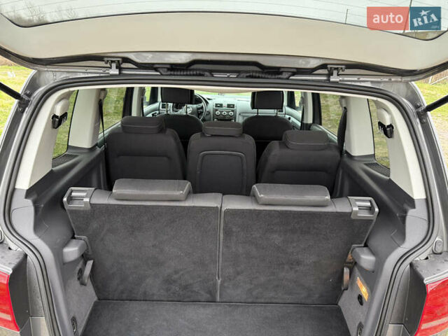 Серый Фольксваген Туран, объемом двигателя 1.6 л и пробегом 236 тыс. км за 12300 $, фото 13 на Automoto.ua