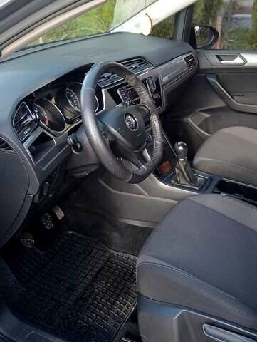 Серый Фольксваген Туран, объемом двигателя 1.6 л и пробегом 210 тыс. км за 13500 $, фото 7 на Automoto.ua