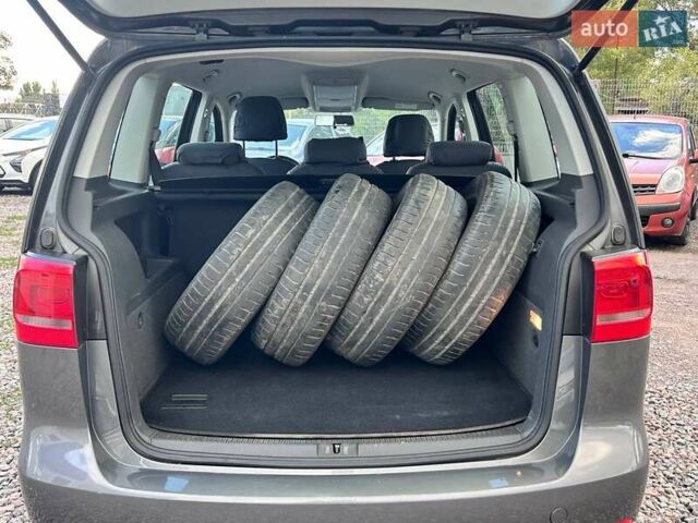 Серый Фольксваген Туран, объемом двигателя 1.6 л и пробегом 267 тыс. км за 11200 $, фото 26 на Automoto.ua