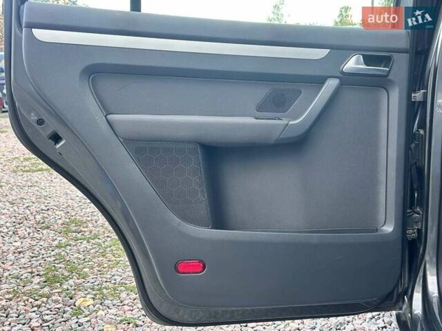 Серый Фольксваген Туран, объемом двигателя 1.6 л и пробегом 267 тыс. км за 11200 $, фото 23 на Automoto.ua