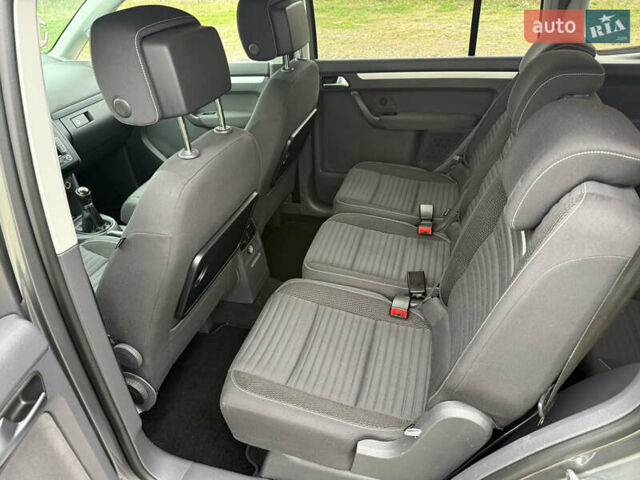 Серый Фольксваген Туран, объемом двигателя 1.6 л и пробегом 236 тыс. км за 12300 $, фото 15 на Automoto.ua