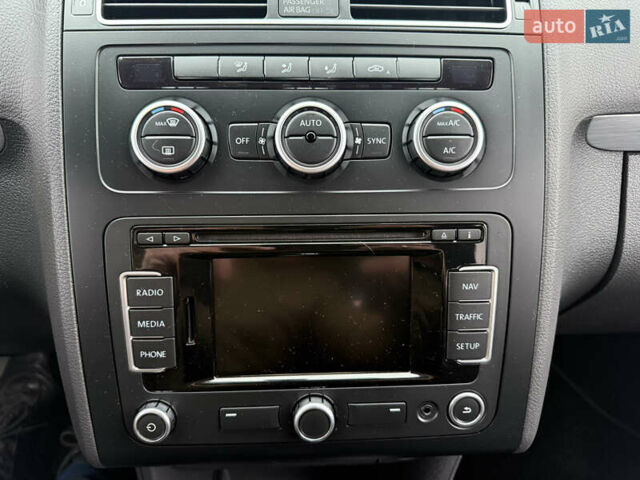 Серый Фольксваген Туран, объемом двигателя 1.6 л и пробегом 236 тыс. км за 12300 $, фото 21 на Automoto.ua