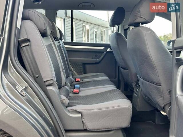 Серый Фольксваген Туран, объемом двигателя 1.6 л и пробегом 267 тыс. км за 11200 $, фото 27 на Automoto.ua