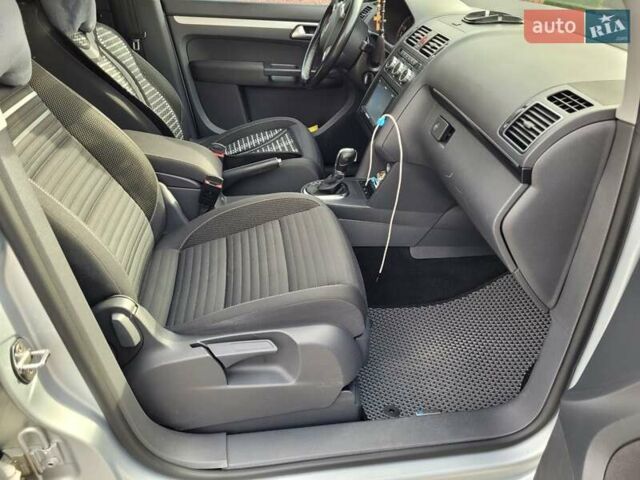 Серый Фольксваген Туран, объемом двигателя 2 л и пробегом 260 тыс. км за 14700 $, фото 10 на Automoto.ua