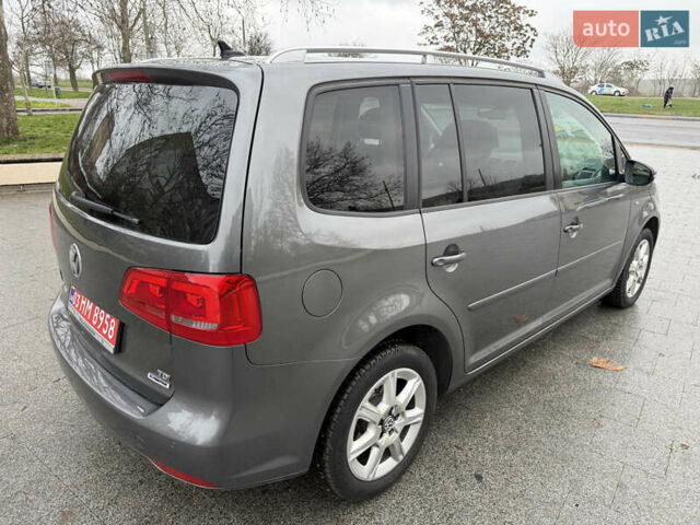 Серый Фольксваген Туран, объемом двигателя 1.6 л и пробегом 230 тыс. км за 13300 $, фото 2 на Automoto.ua