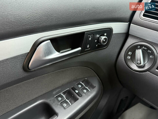 Серый Фольксваген Туран, объемом двигателя 1.6 л и пробегом 236 тыс. км за 12300 $, фото 22 на Automoto.ua