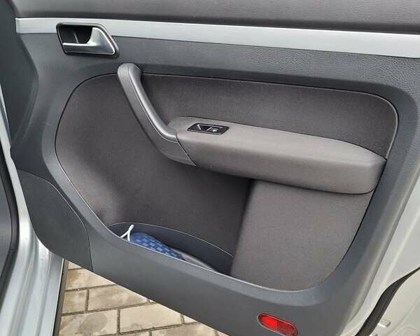 Серый Фольксваген Туран, объемом двигателя 2 л и пробегом 260 тыс. км за 14500 $, фото 12 на Automoto.ua