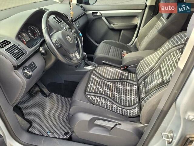 Серый Фольксваген Туран, объемом двигателя 2 л и пробегом 260 тыс. км за 14700 $, фото 7 на Automoto.ua