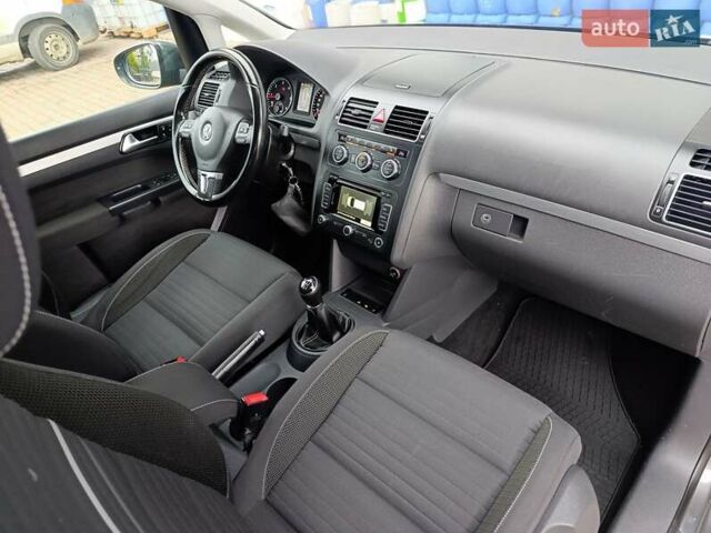 Сірий Фольксваген Туран, об'ємом двигуна 1.6 л та пробігом 228 тис. км за 11700 $, фото 49 на Automoto.ua