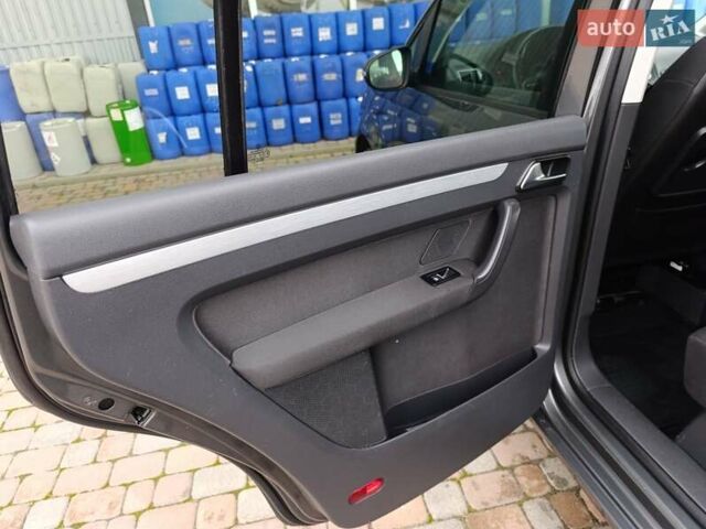 Сірий Фольксваген Туран, об'ємом двигуна 1.6 л та пробігом 228 тис. км за 11700 $, фото 87 на Automoto.ua