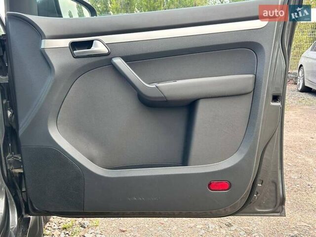 Серый Фольксваген Туран, объемом двигателя 1.6 л и пробегом 267 тыс. км за 11200 $, фото 28 на Automoto.ua