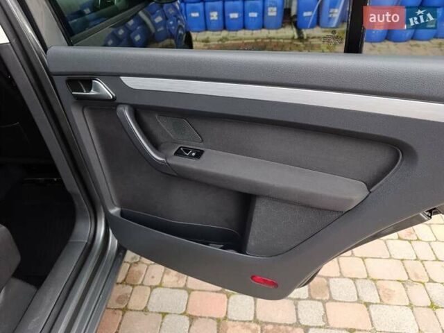 Сірий Фольксваген Туран, об'ємом двигуна 1.6 л та пробігом 228 тис. км за 11700 $, фото 94 на Automoto.ua