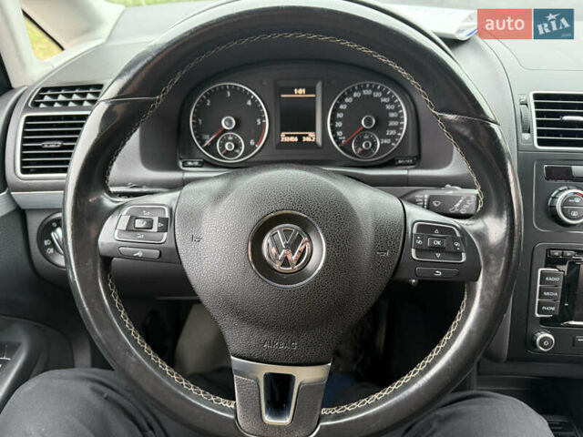 Серый Фольксваген Туран, объемом двигателя 1.6 л и пробегом 236 тыс. км за 12300 $, фото 17 на Automoto.ua