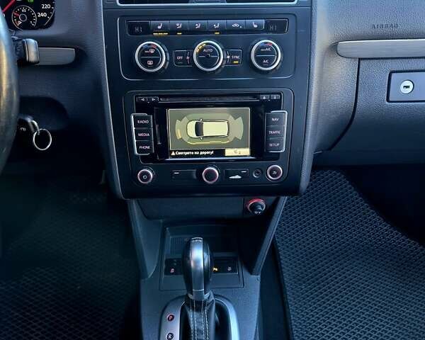 Сірий Фольксваген Туран, об'ємом двигуна 1.97 л та пробігом 268 тис. км за 13500 $, фото 39 на Automoto.ua