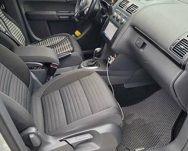 Серый Фольксваген Туран, объемом двигателя 2 л и пробегом 260 тыс. км за 14500 $, фото 13 на Automoto.ua