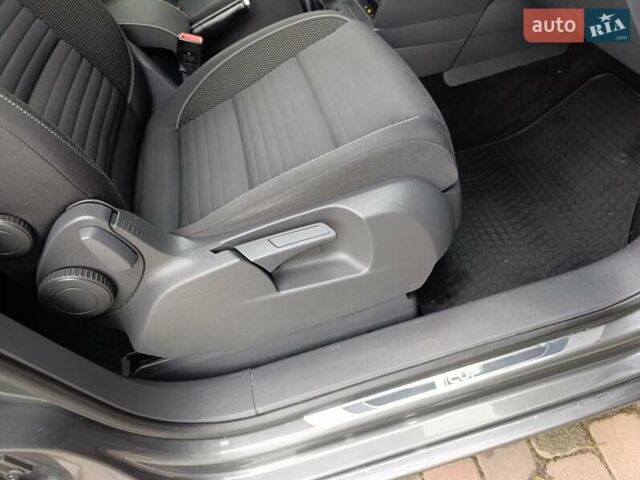 Сірий Фольксваген Туран, об'ємом двигуна 1.6 л та пробігом 228 тис. км за 11700 $, фото 97 на Automoto.ua