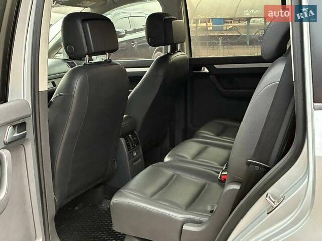 Серый Фольксваген Туран, объемом двигателя 2 л и пробегом 256 тыс. км за 15900 $, фото 12 на Automoto.ua