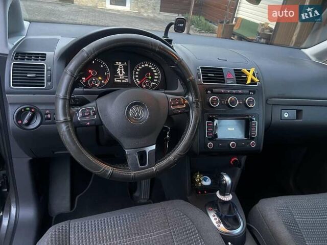 Серый Фольксваген Туран, объемом двигателя 1.6 л и пробегом 259 тыс. км за 13699 $, фото 10 на Automoto.ua