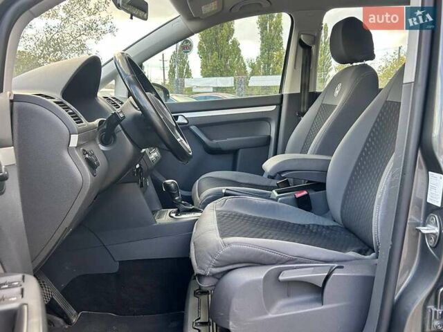 Серый Фольксваген Туран, объемом двигателя 1.6 л и пробегом 267 тыс. км за 11200 $, фото 12 на Automoto.ua