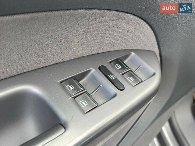 Серый Фольксваген Туран, объемом двигателя 1.6 л и пробегом 267 тыс. км за 11200 $, фото 11 на Automoto.ua