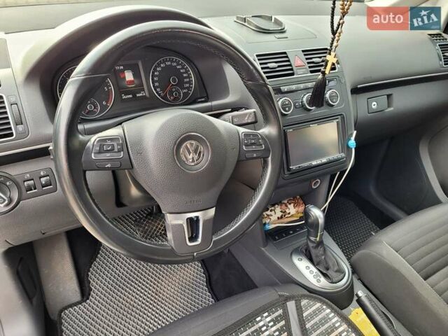 Серый Фольксваген Туран, объемом двигателя 2 л и пробегом 260 тыс. км за 14700 $, фото 6 на Automoto.ua