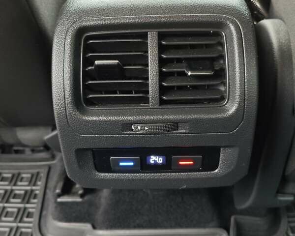 Серый Фольксваген Туран, объемом двигателя 1.6 л и пробегом 302 тыс. км за 13550 $, фото 53 на Automoto.ua