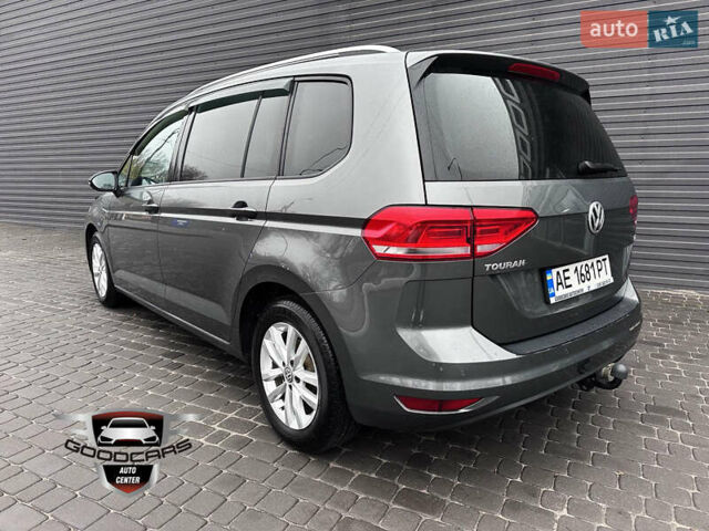 Серый Фольксваген Туран, объемом двигателя 1.6 л и пробегом 246 тыс. км за 14700 $, фото 3 на Automoto.ua