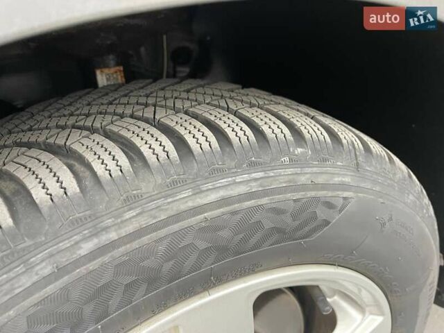 Серый Фольксваген Туран, объемом двигателя 1.97 л и пробегом 280 тыс. км за 14400 $, фото 58 на Automoto.ua