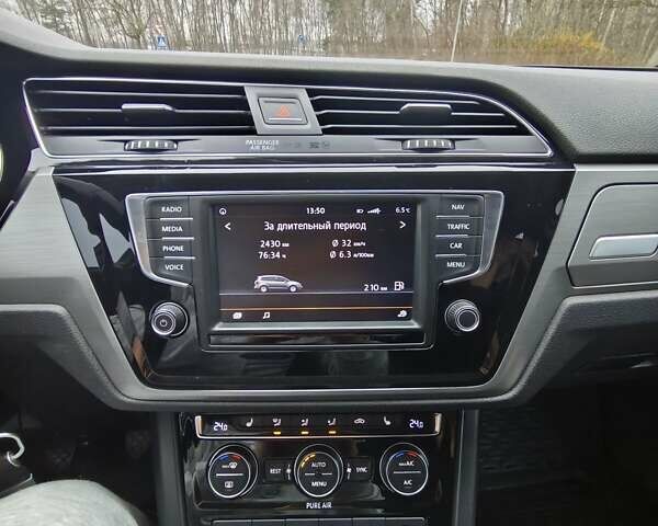 Серый Фольксваген Туран, объемом двигателя 1.6 л и пробегом 302 тыс. км за 13550 $, фото 44 на Automoto.ua