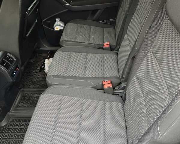 Серый Фольксваген Туран, объемом двигателя 1.6 л и пробегом 302 тыс. км за 13550 $, фото 23 на Automoto.ua