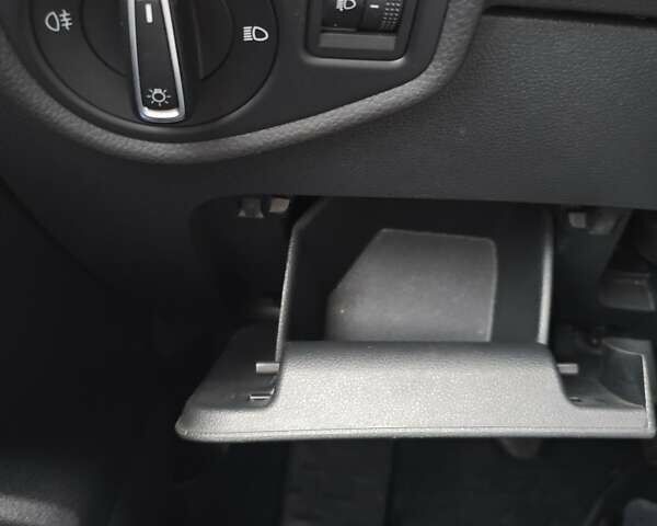 Серый Фольксваген Туран, объемом двигателя 1.6 л и пробегом 302 тыс. км за 13550 $, фото 46 на Automoto.ua