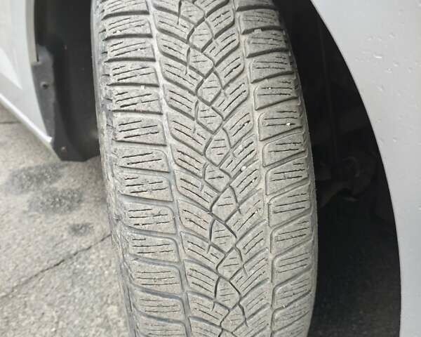 Серый Фольксваген Туран, объемом двигателя 1.6 л и пробегом 302 тыс. км за 13550 $, фото 50 на Automoto.ua