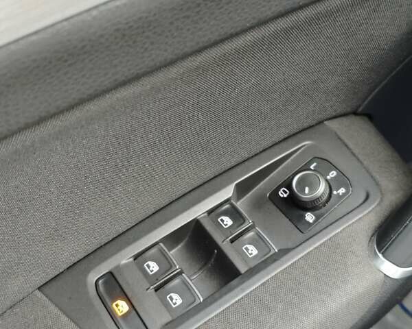 Серый Фольксваген Туран, объемом двигателя 1.6 л и пробегом 302 тыс. км за 13550 $, фото 33 на Automoto.ua