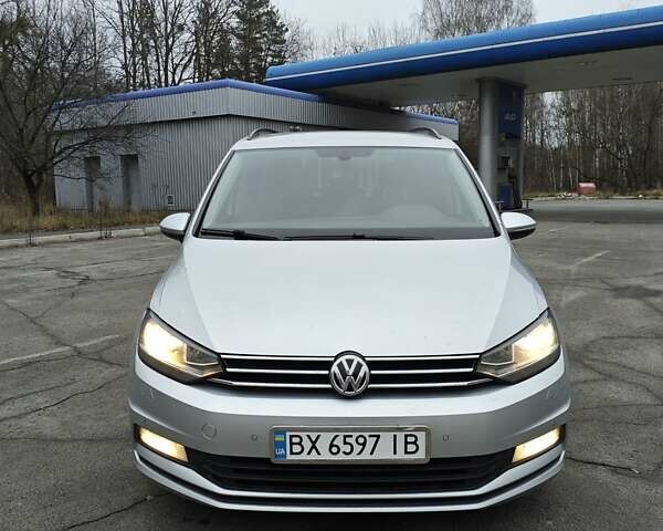 Серый Фольксваген Туран, объемом двигателя 1.6 л и пробегом 302 тыс. км за 13550 $, фото 19 на Automoto.ua