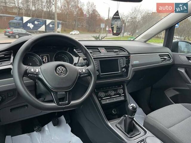 Серый Фольксваген Туран, объемом двигателя 1.97 л и пробегом 280 тыс. км за 14400 $, фото 31 на Automoto.ua