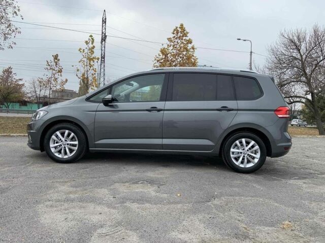 Серый Фольксваген Туран, объемом двигателя 1.6 л и пробегом 245 тыс. км за 16000 $, фото 3 на Automoto.ua