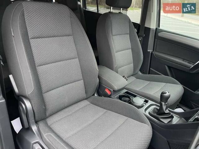 Серый Фольксваген Туран, объемом двигателя 1.97 л и пробегом 280 тыс. км за 14400 $, фото 51 на Automoto.ua