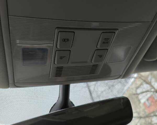 Серый Фольксваген Туран, объемом двигателя 1.6 л и пробегом 302 тыс. км за 13550 $, фото 47 на Automoto.ua