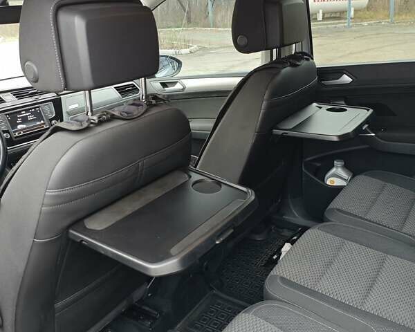 Серый Фольксваген Туран, объемом двигателя 1.6 л и пробегом 302 тыс. км за 13550 $, фото 25 на Automoto.ua