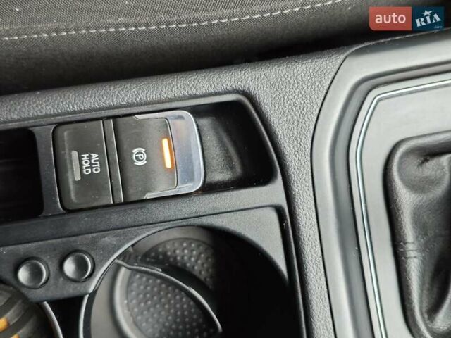 Серый Фольксваген Туран, объемом двигателя 1.6 л и пробегом 302 тыс. км за 13550 $, фото 38 на Automoto.ua