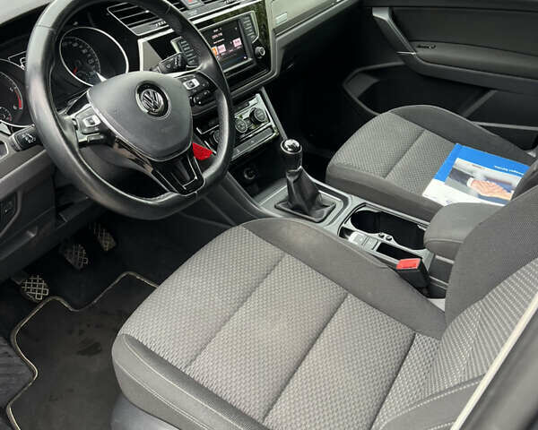 Серый Фольксваген Туран, объемом двигателя 1.6 л и пробегом 275 тыс. км за 14300 $, фото 7 на Automoto.ua