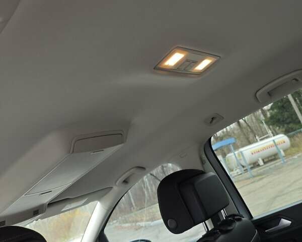 Серый Фольксваген Туран, объемом двигателя 1.6 л и пробегом 302 тыс. км за 13550 $, фото 54 на Automoto.ua