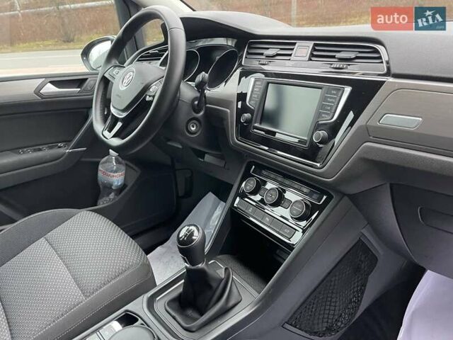 Серый Фольксваген Туран, объемом двигателя 1.97 л и пробегом 280 тыс. км за 14400 $, фото 36 на Automoto.ua