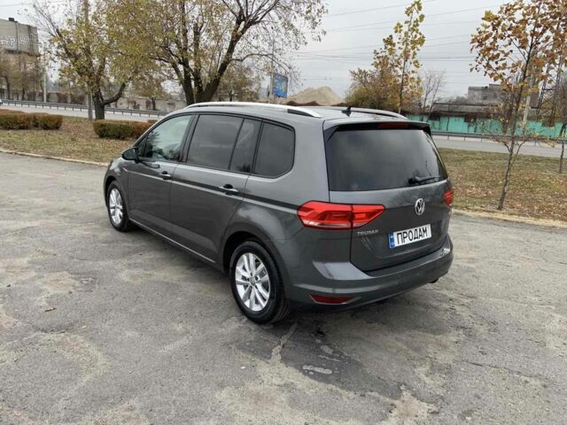 Серый Фольксваген Туран, объемом двигателя 1.6 л и пробегом 245 тыс. км за 16000 $, фото 1 на Automoto.ua