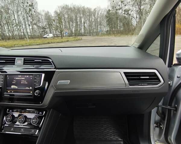 Серый Фольксваген Туран, объемом двигателя 1.6 л и пробегом 302 тыс. км за 13550 $, фото 29 на Automoto.ua