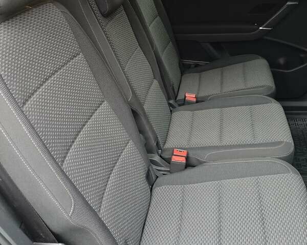 Серый Фольксваген Туран, объемом двигателя 1.6 л и пробегом 302 тыс. км за 13550 $, фото 24 на Automoto.ua