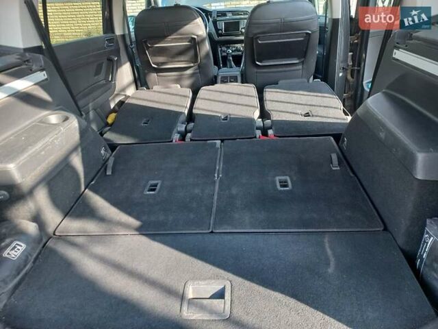 Серый Фольксваген Туран, объемом двигателя 1.6 л и пробегом 240 тыс. км за 14950 $, фото 22 на Automoto.ua