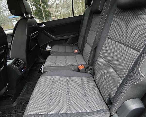 Серый Фольксваген Туран, объемом двигателя 1.6 л и пробегом 302 тыс. км за 13550 $, фото 27 на Automoto.ua