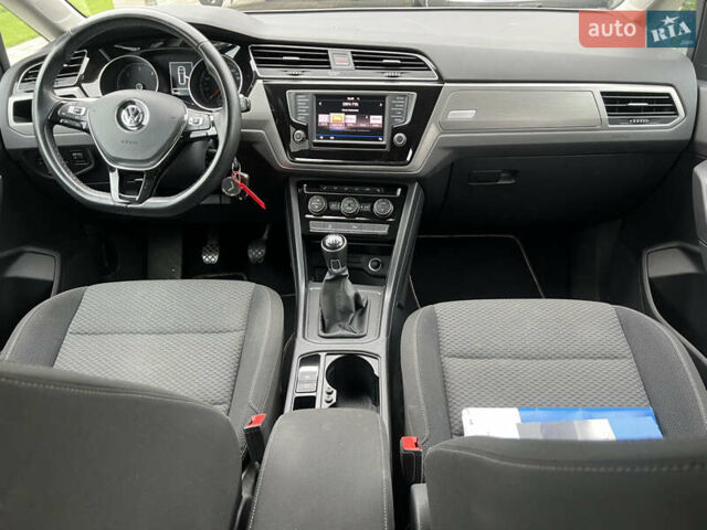 Серый Фольксваген Туран, объемом двигателя 1.6 л и пробегом 275 тыс. км за 14300 $, фото 10 на Automoto.ua