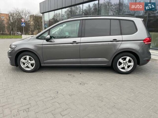 Серый Фольксваген Туран, объемом двигателя 1.97 л и пробегом 280 тыс. км за 14400 $, фото 3 на Automoto.ua